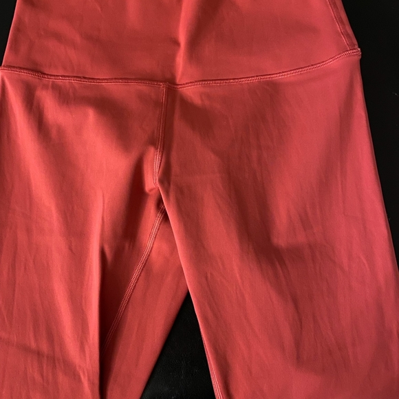 Lululemon 'Wunder Unders' Capri, Size 8 - Picture 4 of 4